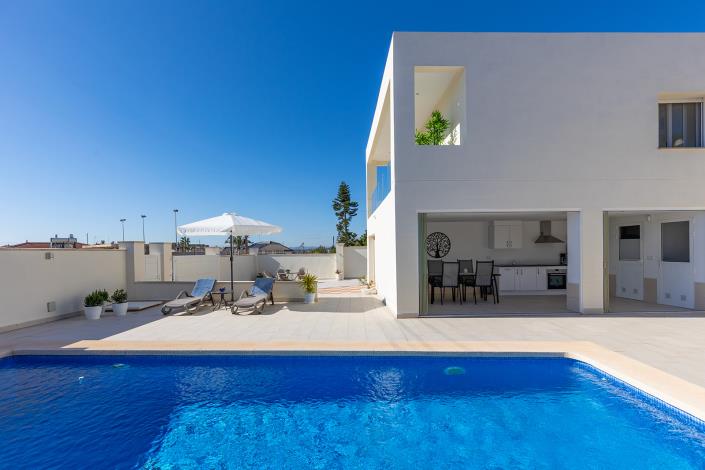 Image No.2-4 Bed Villa / Detached for sale