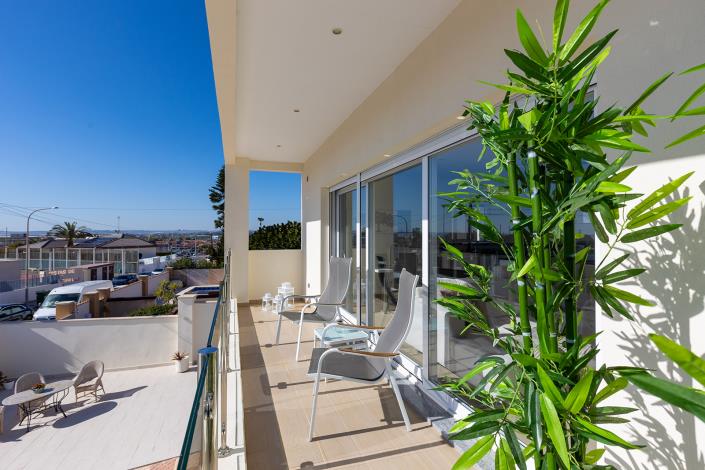 Image No.18-4 Bed Villa / Detached for sale