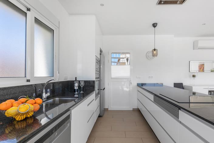 Image No.9-4 Bed Villa / Detached for sale