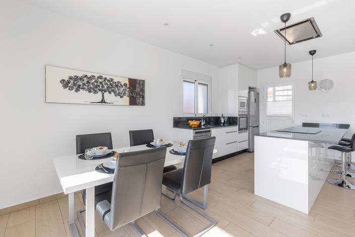 Image No.12-4 Bed Villa / Detached for sale