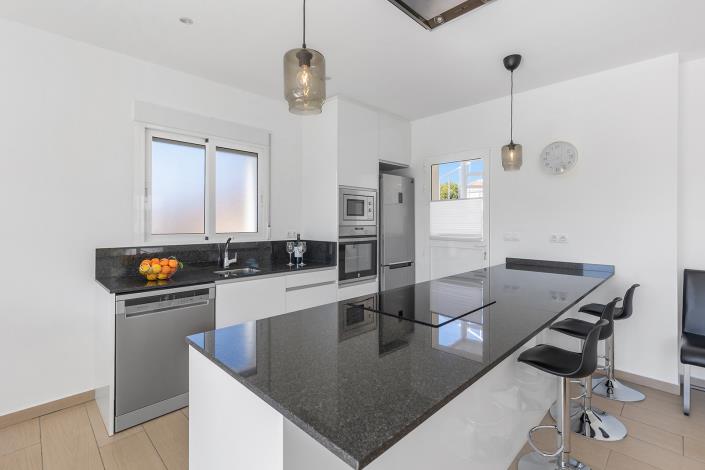 Image No.10-4 Bed Villa / Detached for sale