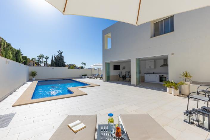 Image No.37-4 Bed Villa / Detached for sale