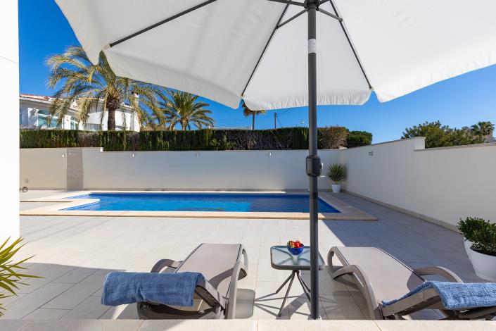 Image No.45-4 Bed Villa / Detached for sale