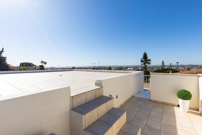 Image No.49-4 Bed Villa / Detached for sale