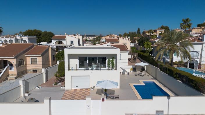 Image No.3-4 Bed Villa / Detached for sale