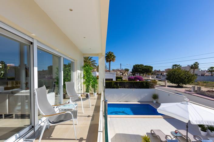 Image No.19-4 Bed Villa / Detached for sale