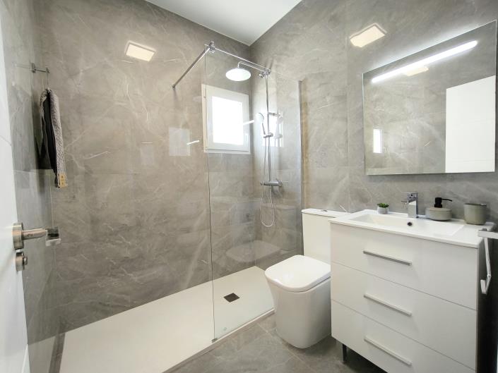 Image No.15-4 Bed Villa / Detached for sale