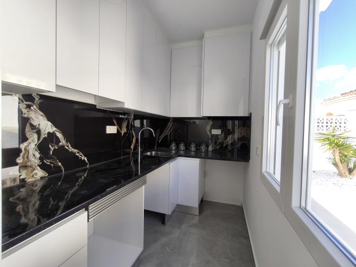 Image No.3-4 Bed Villa / Detached for sale