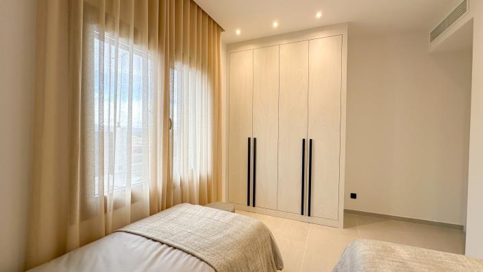 Image No.34-3 Bed Villa / Detached for sale