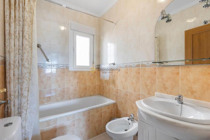 Image No.17-2 Bed Semi-Detached for sale