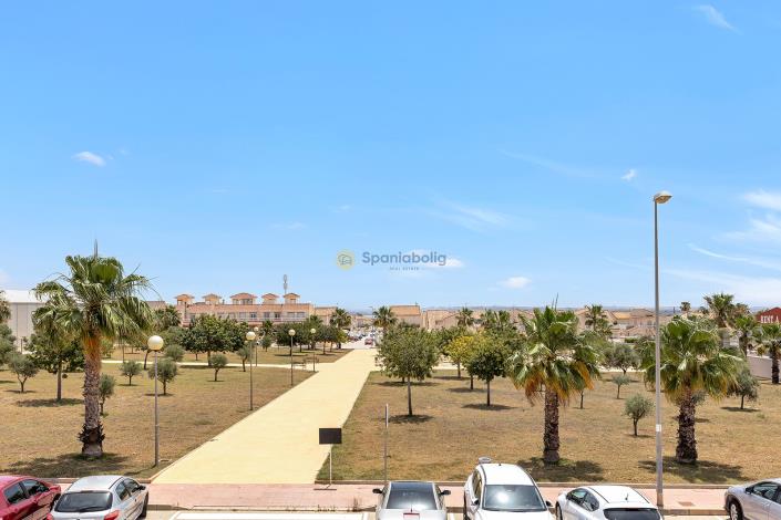 Image No.28-2 Bed Semi-Detached for sale