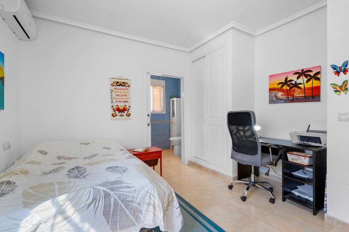 Image No.11-5 Bed Villa / Detached for sale