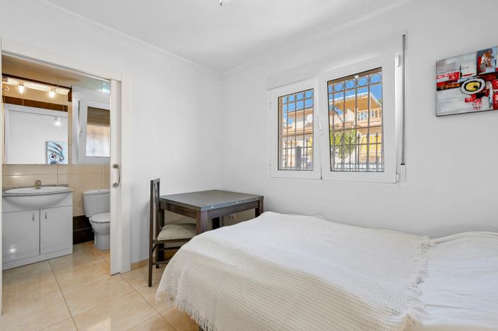 Image No.25-5 Bed Villa / Detached for sale