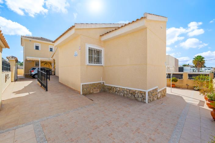 Image No.42-5 Bed Villa / Detached for sale