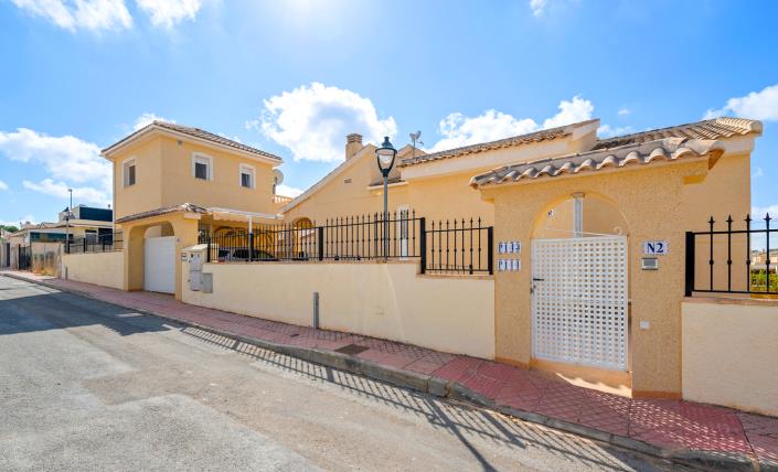 Image No.1-5 Bed Villa / Detached for sale