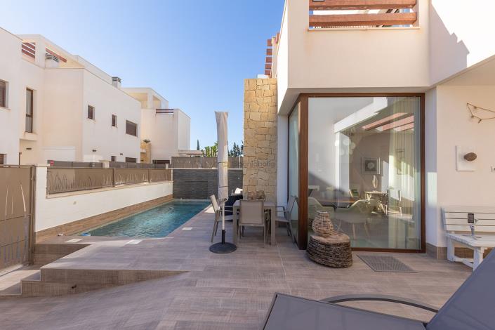 Image No.31-3 Bed Villa / Detached for sale