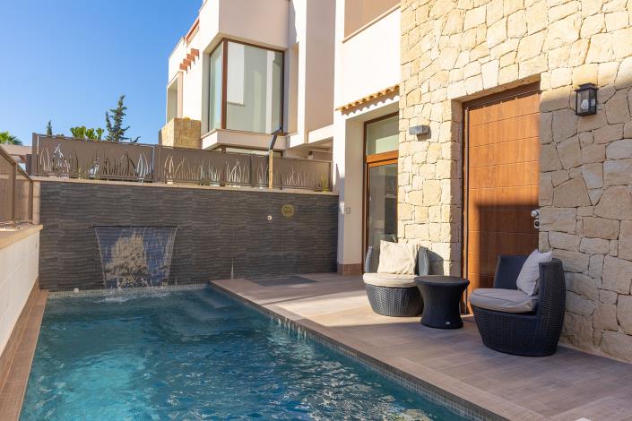 Image No.30-3 Bed Villa / Detached for sale