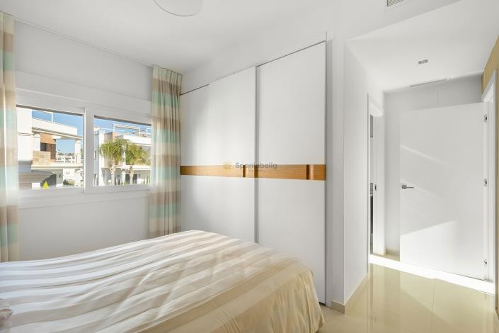 Image No.19-3 Bed Villa / Detached for sale