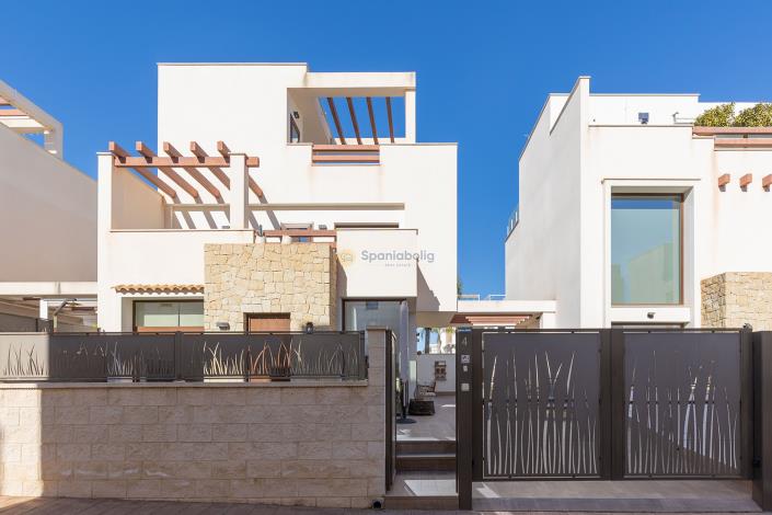 Image No.54-3 Bed Villa / Detached for sale