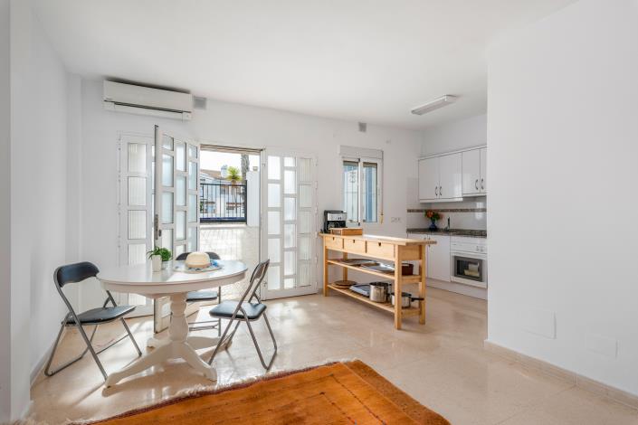 Image No.20-4 Bed Townhouse for sale