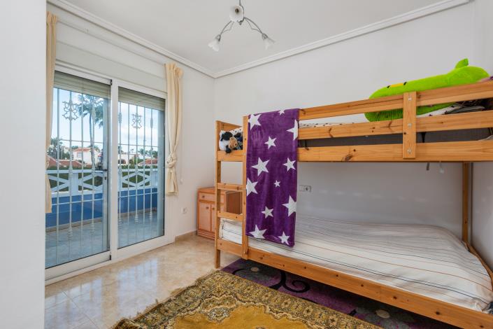 Image No.14-4 Bed Townhouse for sale