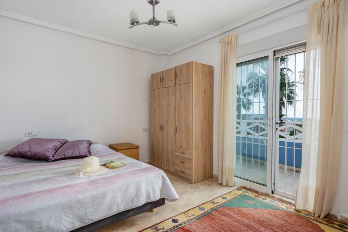 Image No.10-4 Bed Townhouse for sale