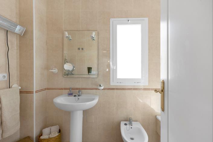 Image No.25-3 Bed Quad for sale