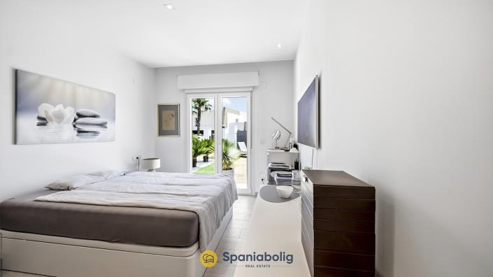 Image No.18-3 Bed Villa / Detached for sale