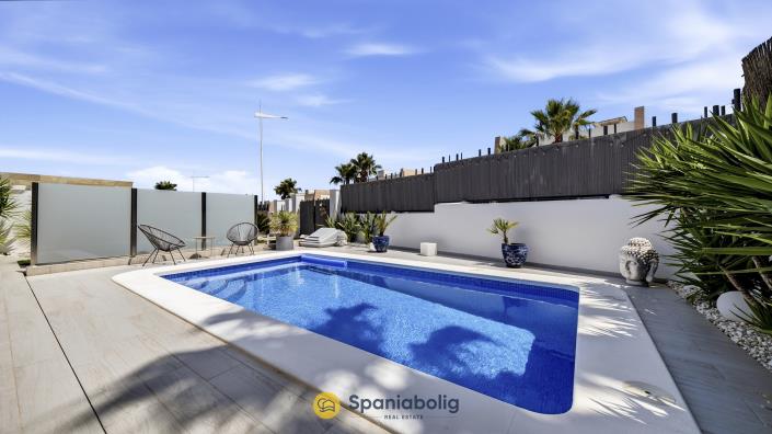 Image No.21-3 Bed Villa / Detached for sale