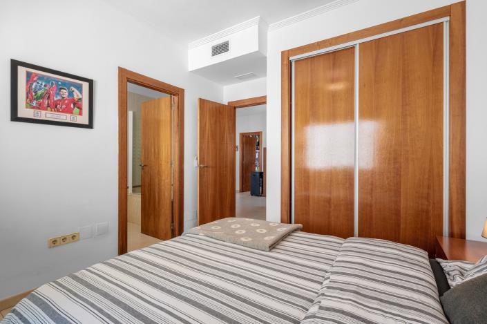 Image No.18-4 Bed Villa / Detached for sale