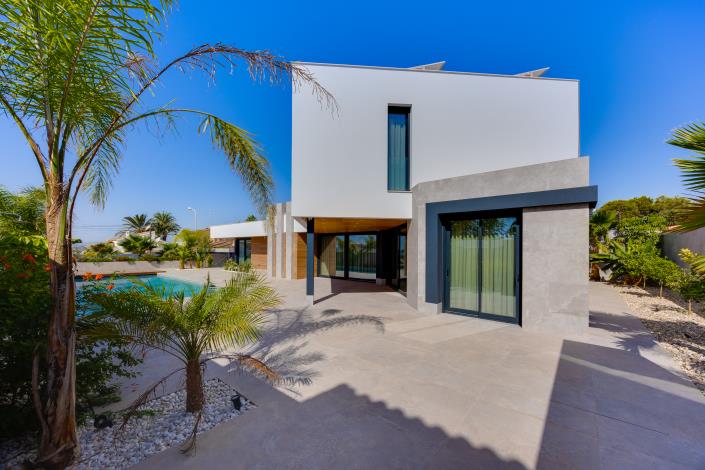 Image No.29-5 Bed Villa / Detached for sale