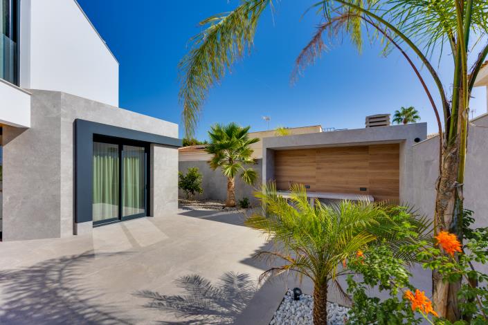 Image No.28-5 Bed Villa / Detached for sale