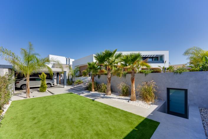 Image No.33-5 Bed Villa / Detached for sale