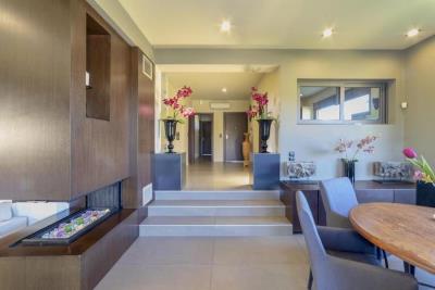 Luxury-villa-with-a-pool-and-spa_12