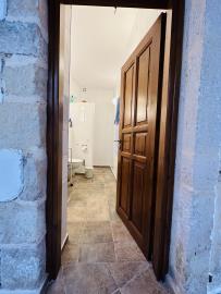 Venetian-style-house-with-a-well-in-the-historical-village-of-Chromonastiri_11