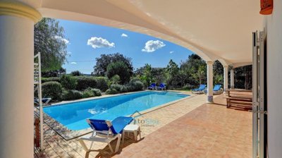 plenty of space for relaxing and outdoor entertaining