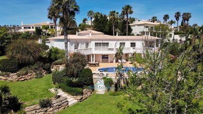 landscaped gardens