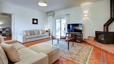 spacious lounge area