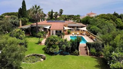 mature landscaped gardens