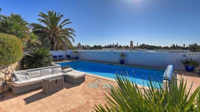 private pool area