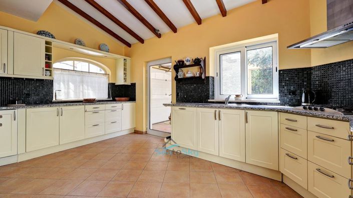 Image No.13-4 Bed House for sale