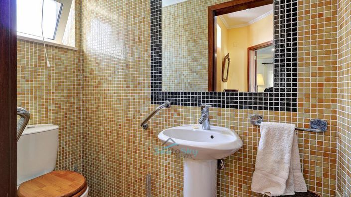 Image No.8-4 Bed House for sale