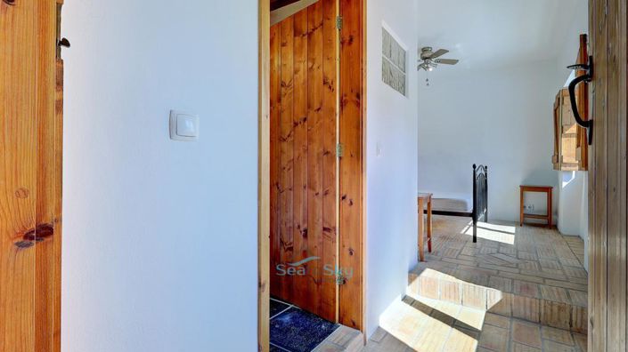 Image No.21-5 Bed House for sale