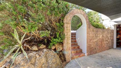 steps to front entrance