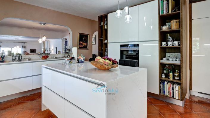 Image No.17-4 Bed House for sale