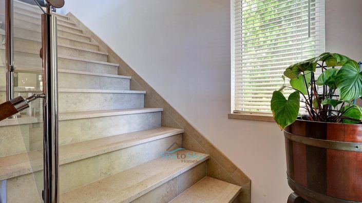 Image No.26-4 Bed House for sale