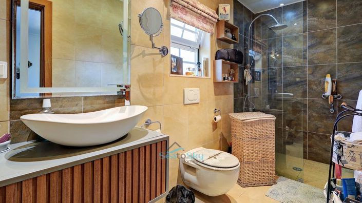 Image No.38-4 Bed House for sale