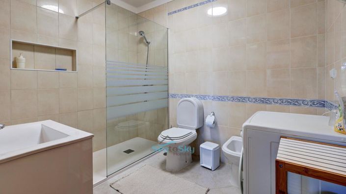 Image No.30-4 Bed House for sale