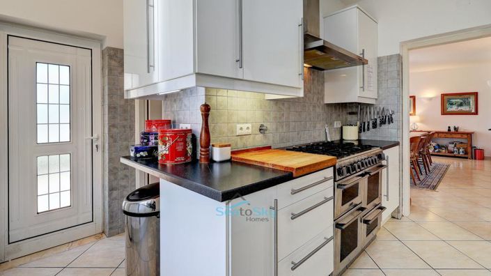 Image No.21-5 Bed House for sale