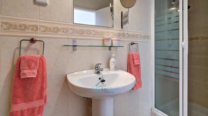 Image No.26-5 Bed House for sale